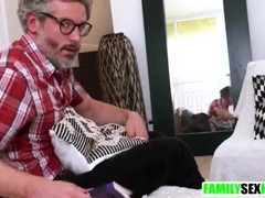 Брюнетки, Папочка, Семья, Мастурбация, Киски, Бритые, Табу, Дразнящие