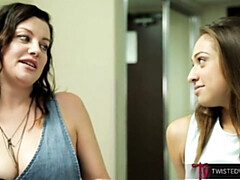 Tetas grandes, Penetracion con dedos, Lesbiana, Lamidas, Lencería, Masturbación, Coño, Afeitado