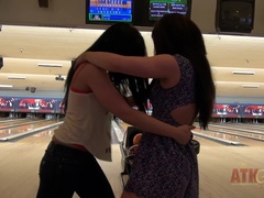 Любители, Большие сиськи, Черные, Подружка, На публике, Бритые, Стриптизерша, Сиськи