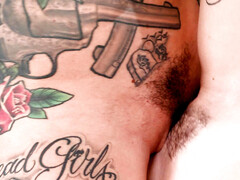 Salle de bains, Gros seins, Mère que j'aimerais baiser, Fête, Piercing, Tatouage, Serré, Nénés