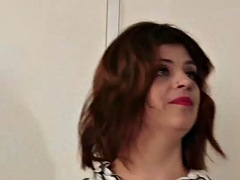 Amateur, Sucer une bite, Branlette thaïlandaise, Talons, Lingerie, Mère que j'aimerais baiser, Bureau, Plan cul à trois