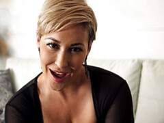 Gorda, Culo grande, Rubia, Penetracion con dedos, Lencería, Masturbación, Madres para coger, Afeitado