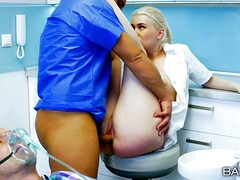 Arschlecken, Blasen, Füsse, Natürlichen titten, Büro, Muschi, Rasiert, Titten