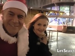 Gros seins, Brunette brune, Gorge profonde, Groupe, Seins naturels, Rasée, Plan cul à trois, Jouets