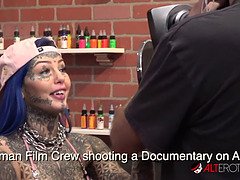 Entre bastidores, Tetas grandes, Hd, Perforación, Realidad, Sexo soft, Tatuaje