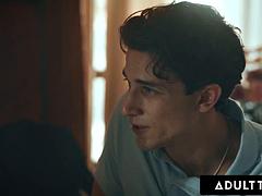 Tussi, Grosser schwanz, Blondine, Blasen, Besamung, Doppelpenetration, Handjob, Titten