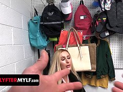 Grosser arsch, Blondine, Geile alte tussi, Handjob, Natürlichen titten, Pov, Schreiend, Titten