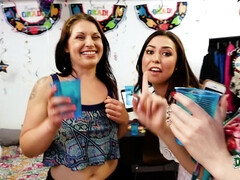 Amateur, Blonde, Brunette brune, Fétiche, Nourriture, Groupe, Seins naturels, Nénés