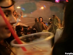 Amateur, Blonde, Brunette brune, Homme nu et filles habillées, Habillées, Talons, Orgie, Echangistes