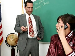 18 ans, Gros cul, Grosse bite, Sucer une bite, Seins naturels, Cheveux courts, Adolescente, Nénés