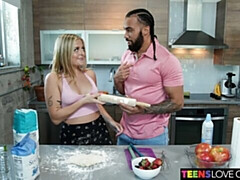 18 летние, Большая жопа, Большой член, Минет, Собачьи, На кухне, Натуральные сиськи, Сиськи