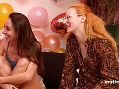 Amateur, Morena, Juegos, Alemán, Lesbiana, Lamidas, Tetas naturales, Fiesta