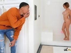 お尻, デカパイ, フェラチオ, バック, 手コキする, 異人種間, 淫乱熟女, のぞき