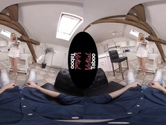 Mornings With Eva - Eva elfie