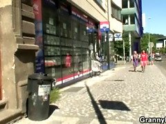 Old granny is banged by an pickuper