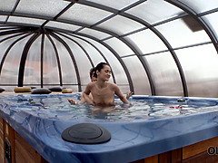 Bikini, Braunhaarige, Papi, Hardcore, Hd, Küssen, Pool, Jungendliche (18+)