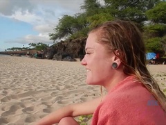 Amateur, Plage, Blonde, Petite amie, Petite femme, Public, Fumer, Mouillée