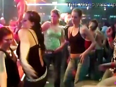 Grosse bite, Club, Dingue, En levrette, Groupe, Branlette thaïlandaise, Orgie, Chatte