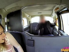 In den arsch, Auto, Hundestellung, Fetisch, Handjob, Im freien, Pov, Arsch lecken