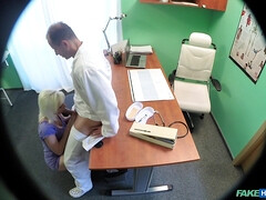 舐める尻, ブロンド, 中出し, 手コキする, なめる, オフィス, オマンコ, ユニフォーム