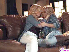 Smooching, lesbo, serene-siren