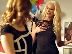 Blondine, Blasen, Hd, Masturbation, Rasiert, Jungendliche (18+), Flotter dreier, Titten