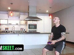 Slutty Girlfriend Wednesday Nyte Entertains Gamer Boy With Her Tattooed Bubble But