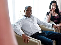 お尻, ブロンド, フェラチオ, バック, 手コキする, 淫乱熟女, パンティ, 三人