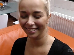 Amateur, Sucer une bite, Couple, Cocu, Tchèque, Argent, Public, Épouse