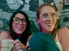 Kont, Blond, Zoenen, Lesbisch, Likken, Masturbatie, Strippen, Tiener