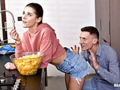 お尻, 舐める尻, ブロンド, フェラチオ, バック, 手コキする, キッチン, ティーン