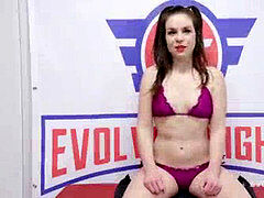 茶髪の, レズビアン, 小柄, 現実, ペニスバンド, タトゥー