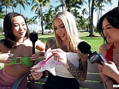 18 jaar, Grote kont, Pijpbeurt, Autobus, Hondjeshouding, Natuurlijke tieten, Buiten, Tiener