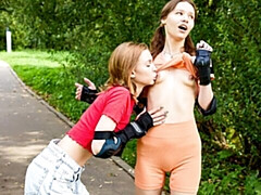 18 ans, Poupée, Doigter, Léchez, Seins naturels, Rasée, Dénudage, Nénés