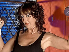 Amateur, Culo grande, Tetas grandes, Morena, Penetracion con dedos, Masturbación, Madres para coger, Estriptis