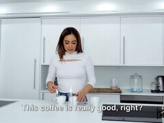 Спальня, Минет, Брюнетки, Член, Сперма на лице, Две девушки, Джинсы, Сиськи