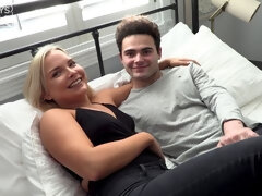 Gros cul, Blonde, Sucer une bite, Branlette thaïlandaise, Embrassement, Léchez, Mère que j'aimerais baiser, Nénés