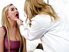 Gros seins, Blonde, Doigter, Lesbienne, Masturbation, Rasée, Jarretelles, Nénés