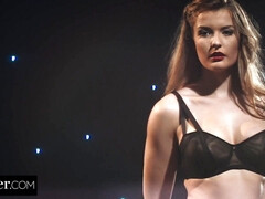 Vorstellungsgespräch, Blasen, Hundestellung, Aufs gesicht abspritzen, Hd, Lingerie, Rau, Hintern versohlen