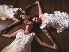 Stellung 69, Grosse titten, Blasen, Flotter vierer, Lecken, Muschi, Tätowierung, Jungendliche (18+)
