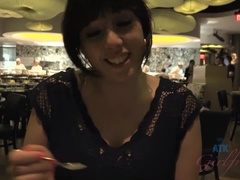 Amateur, Culo grande, Botas, Vestido, Peludo, Lencería, Cabello corto, Fumando