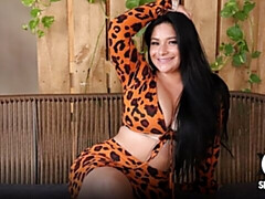Gros cul, Grosse bite, Gros seins, Sucer une bite, Brunette brune, En levrette, Mère que j'aimerais baiser