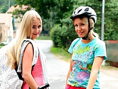 Gros seins, Doigter, Embrassement, Léchez, Masturbation, Chatte, Rasée, Nénés