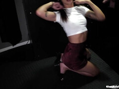 Pijpbeurt, Bruinharig, Sperma shot, Diep in de keel, Handbeurt, Interraciaal, Natuurlijke tieten, Tiener