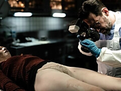 18 ans, Gros cul, Grosse bite, Sucer une bite, En levrette, Seins naturels, Adolescente, Nénés