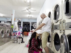 Grosse bite, Sucer une bite, Brunette brune, Habillées