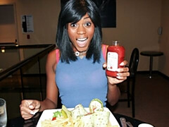 Grosse bite, Sucer une bite, En levrette, Noir ébène, Branlette thaïlandaise, Interracial, Maigrichonne, Nénés