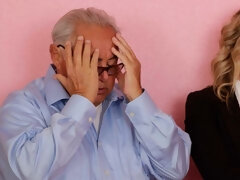 Grosser arsch, Fingern, Lesbisch, Lecken, Milf, Muschi, Entkleiden, Titten