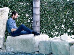 Blasen, Handjob, Absätze, Interrassisch, Im freien, Pool, Rock, Flotter dreier