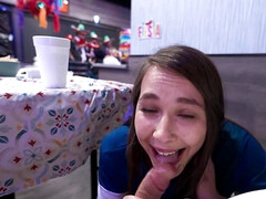 Sucer une bite, Brunette brune, En levrette, Faciale, Hd, Léchez, Seins naturels, Chatte